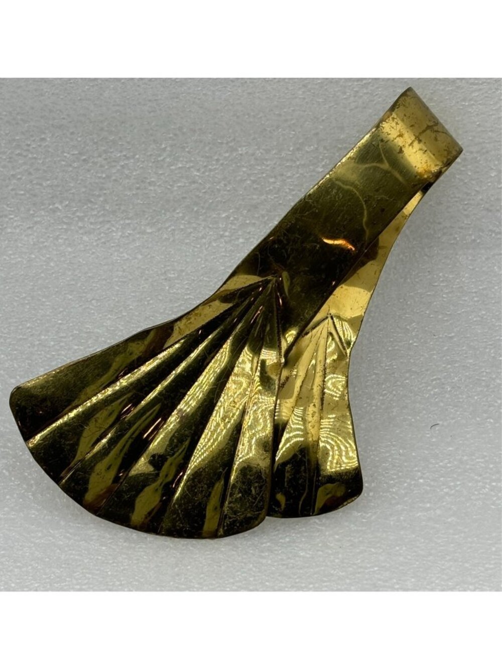 1970s Artisan Abstract Modernist Sculptured Brass Brooch